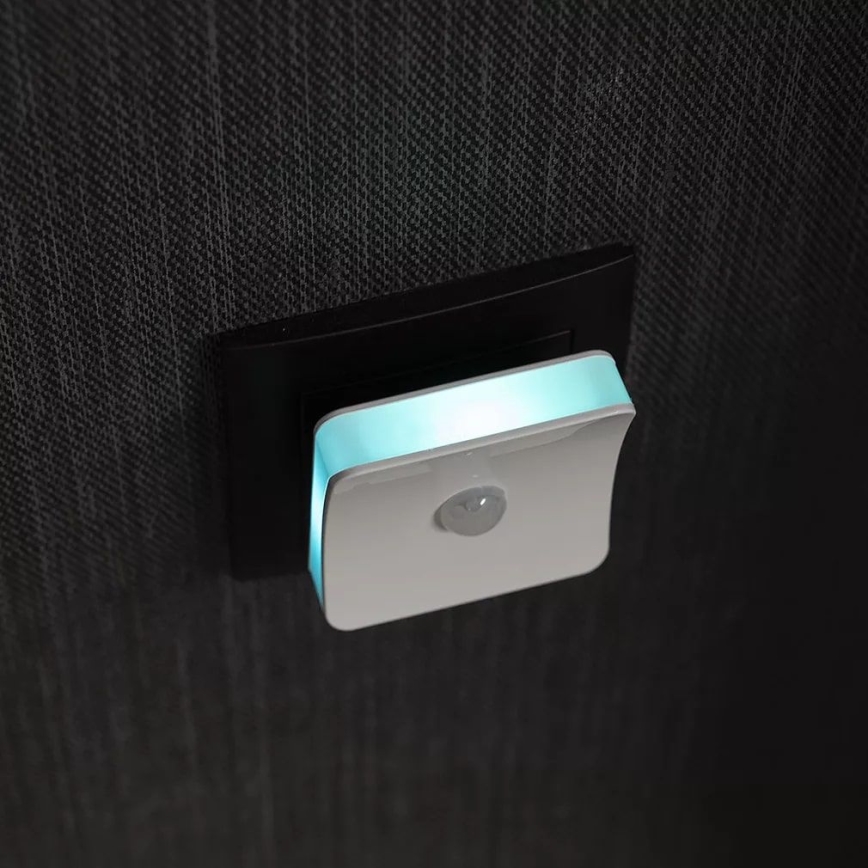 Ledvance - LED RGB Oriëntatielamp met sensor voor stopcontact LUNETTA LED/0,3W/230V