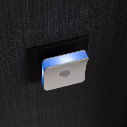 Ledvance - LED RGB Oriëntatielamp met sensor voor stopcontact LUNETTA LED/0,3W/230V