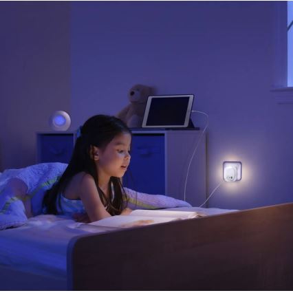 Ledvance - LED Stekker-nachtlamp met sensor en USB LUNETTA LED/12,5W/230V wit