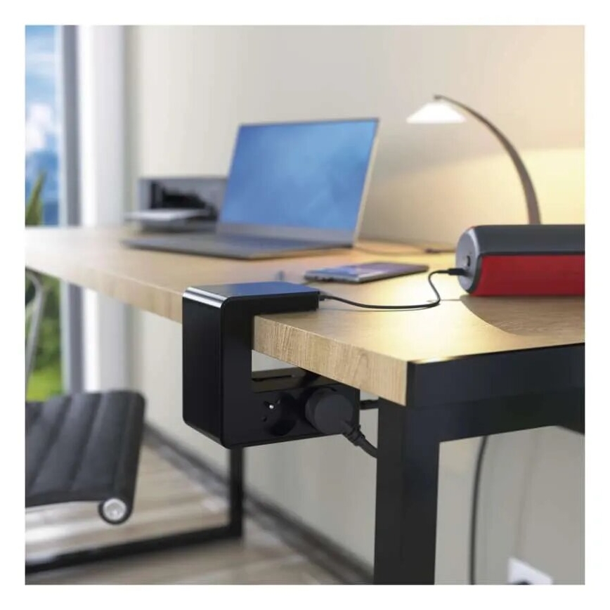 Legrand 050412 - Câble d'extension avec interrupteur pour dessus de table 4Z Type E + 2x USB-A 1,5m noir