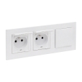 Legrand - Double prise extérieure pour usage domestique et interrupteur unipolaire n° 1 avec cadre NILOE STEP 250 V blanc
