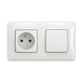 Legrand - Wandcontactdoos en 1-polige schakelaar nr. 1 met NILOE-frame 250V wit
