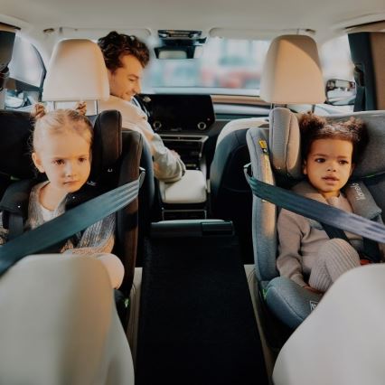 Lionelo - Draaibare autostoel met basis BRAVE i-Size 40–150 cm Zwart Carbon