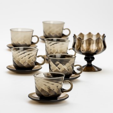 Lot 6x tasse en verre avec une soucoupe et 1x sucrier fumé
