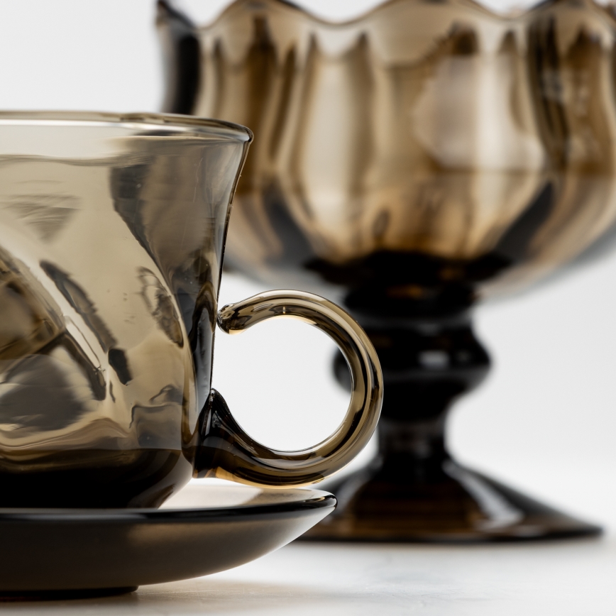 Lot 6x tasse en verre avec une soucoupe et 1x sucrier fumé