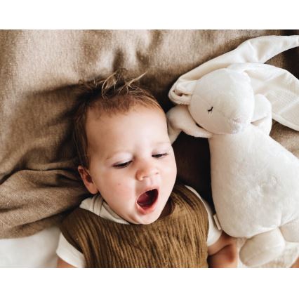 Moonie - Lekker knuffelen met een melodietje en lichtje konijntje 2.0 organic zand