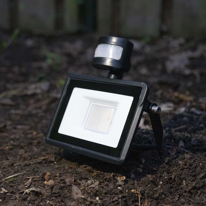 LED dimbare schijnwerper met een bewegingssensor SmartLife LED/20W/230V 3000-6500K IP44 Wi-Fi