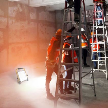 Oplaadbare LED-schijnwerper met statief LED/50W/3,2V 4500K 10000 mAh IP65 oranje