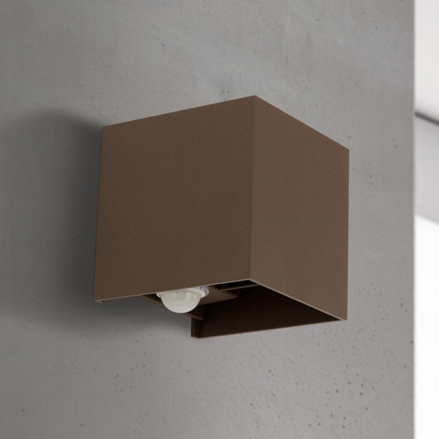 Buitenwandlamp met bewegings- en schemeringssensor CUBE-S LED/13W/230V IP54 bruin