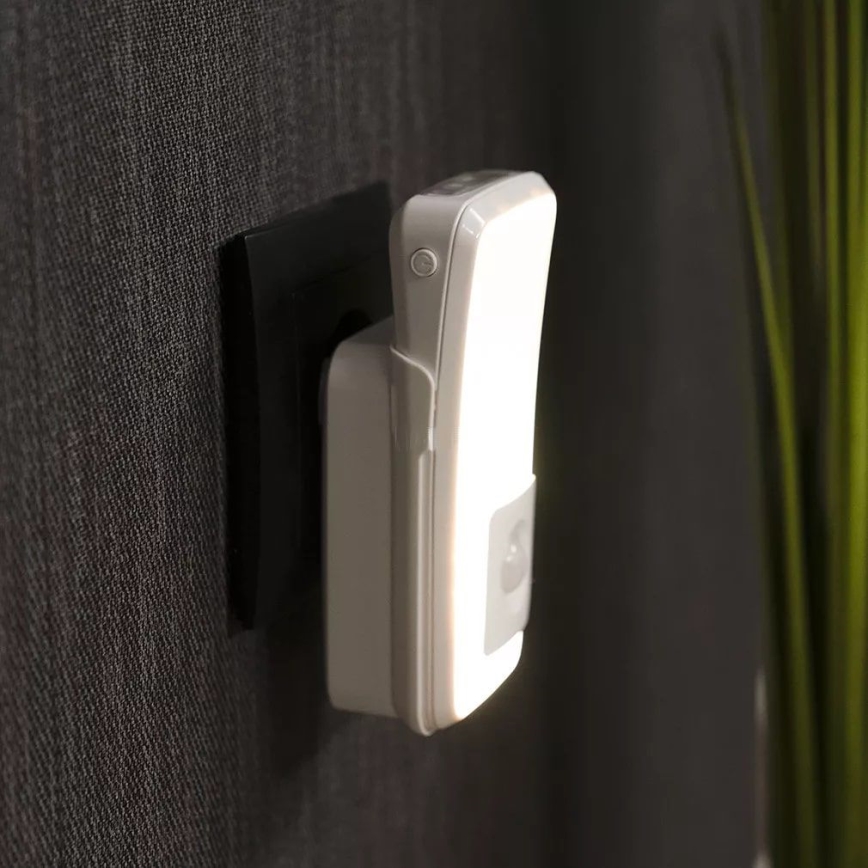 Osram - LED-oriëntatielamp voor in het stopcontact met sensor LUNETTA LED/2W/230V