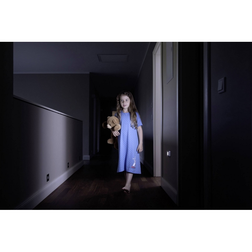 Osram - LED-oriëntatielamp met sensor NIGHTLUX LED/0,3W/3xAAA IP54 zilver