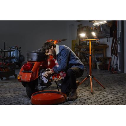 Osram - LED-schijnwerper met TRIPOD-statief 2xLED/30W/230V IP65