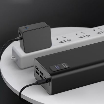 Power Bank met LED display Stroom Levering 30000 mAh 3,7V zwart