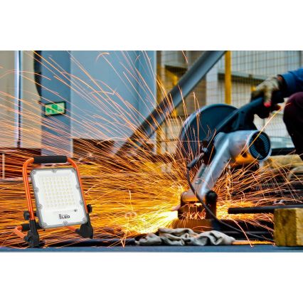 Projecteur LED rechargeable avec trépied LED/30W/3,2V 4500K 5000 mAh IP65 orange