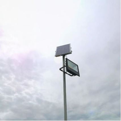 Projecteur solaire à intensité variable LED/12W/3,2V 6000K IP65 5000 mAh + Télécommande