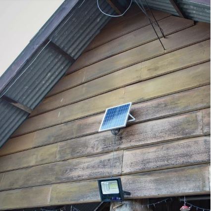 Projecteur solaire à intensité variable LED/16W/3,2V 4000K IP65 10000 mAh + Télécommande