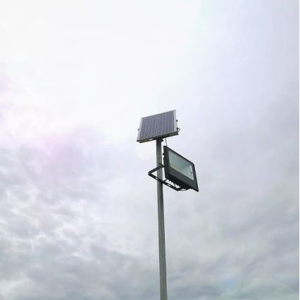 Projecteur solaire à intensité variable LED/16W/3,2V 4000K IP65 10000 mAh + Télécommande