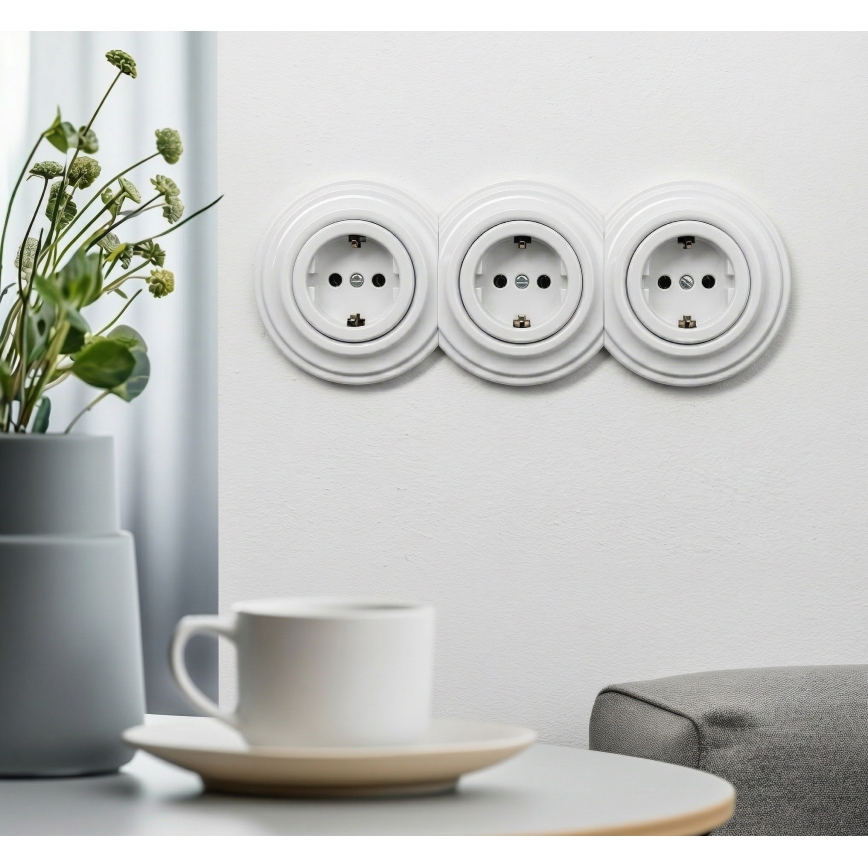 Reblig - Drievoudig retro-wandcontactdoos met frame SCHUKO 230V sneeuwwit