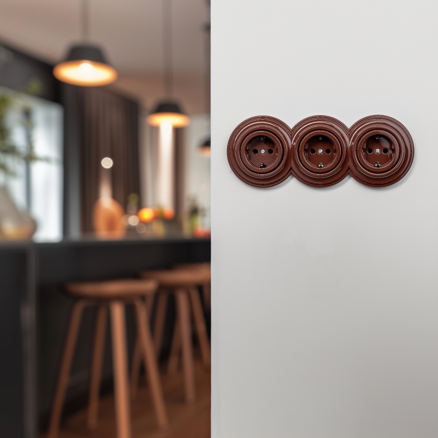 Reblig - Drievoudige retro wandcontactdoos met afdekraam, SCHUKO 230 V, bruin