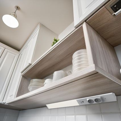 Réglette de cuisine avec prises et ports USB LED/18W/230V 4000K argent