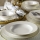 Service de table 18 pièces en porcelaine blanche et dorée