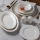 Service de table 53 pièces en porcelaine, blanc et doré