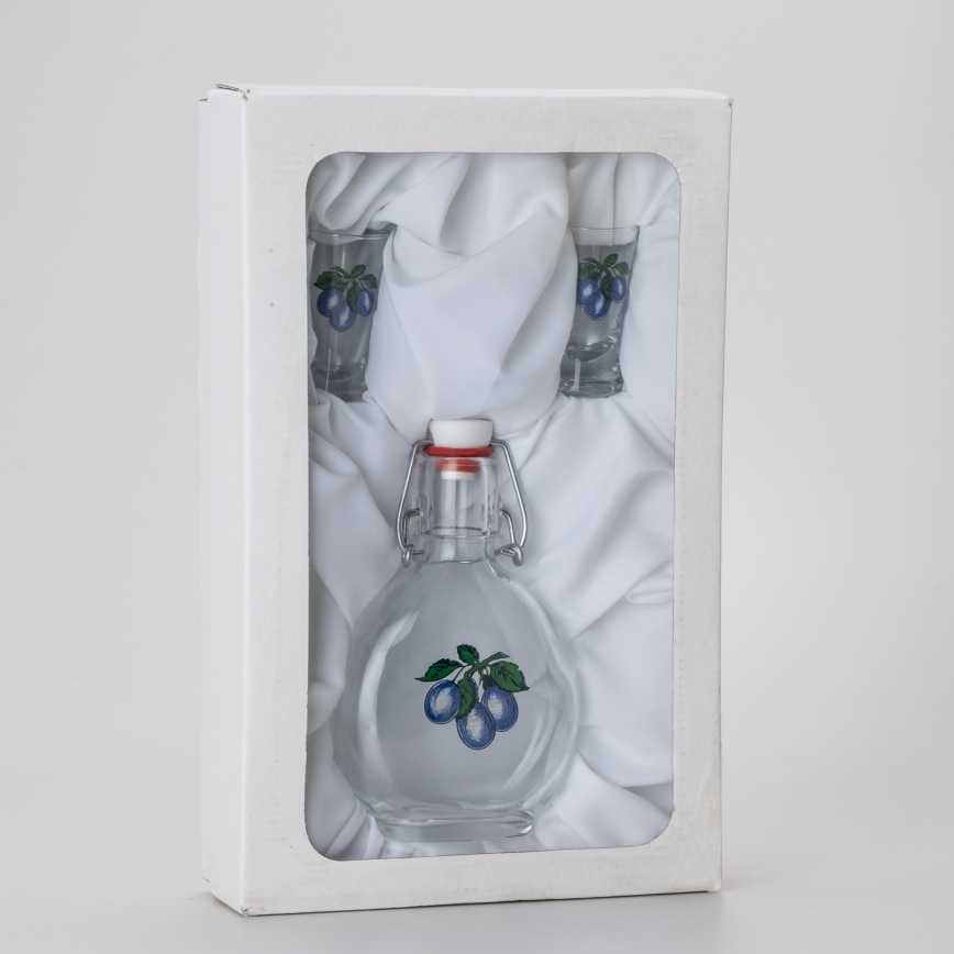 Set 1x glazen fles en 2x shotglas doorzichtig met een pruimenmotief