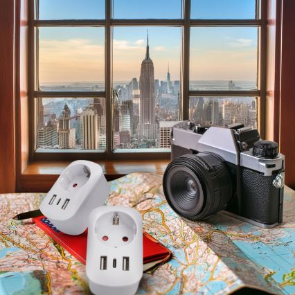 Reisadapter voor de VS 230V 2x USB-A + 1x USB-C