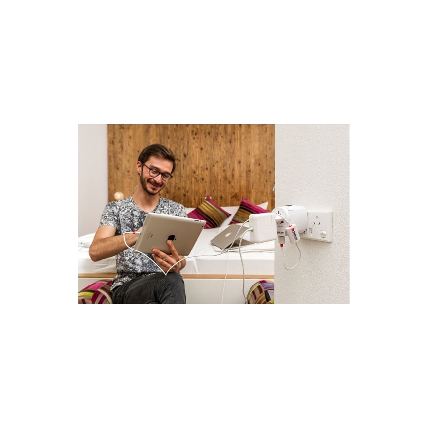 Universele Reisstekker voor de gehele Wereld 230V + USB poort