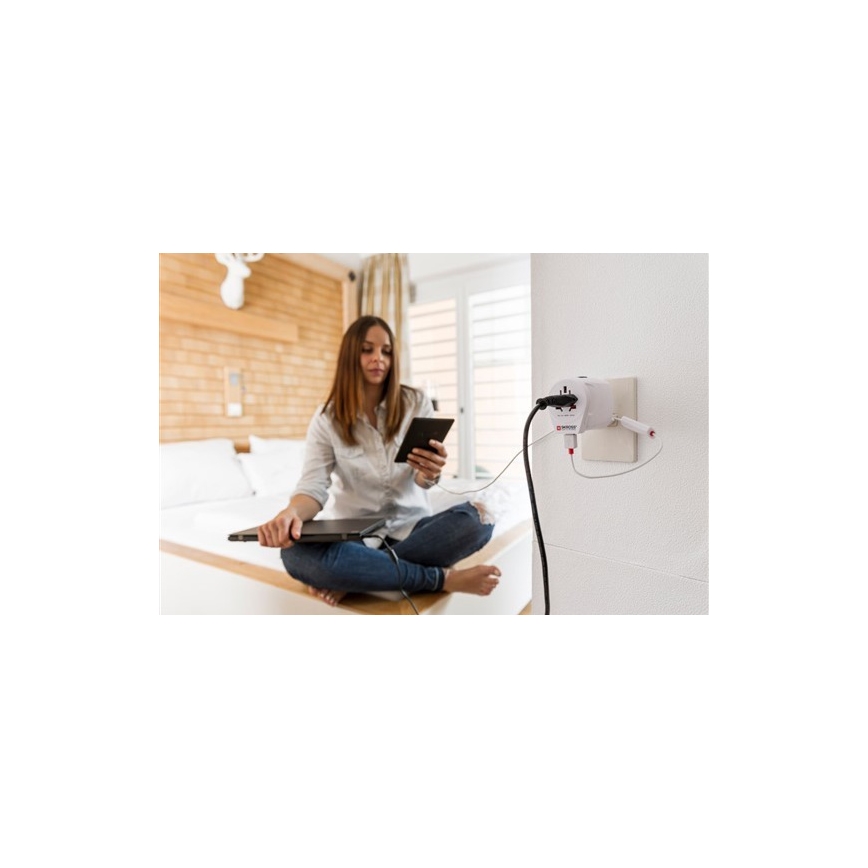 Universele Reisstekker voor de gehele Wereld 230V + USB poort