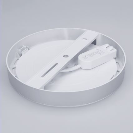 Plafonnier LED 2 en 1 (apparent/encastrable) 18W/230V 3000/4000/6000K Ø 22,5 cm IP54 argenté