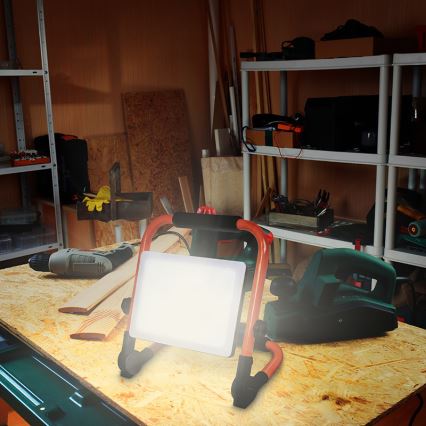 Projecteur LED sur pied LED/100W/230V 4000K IP65