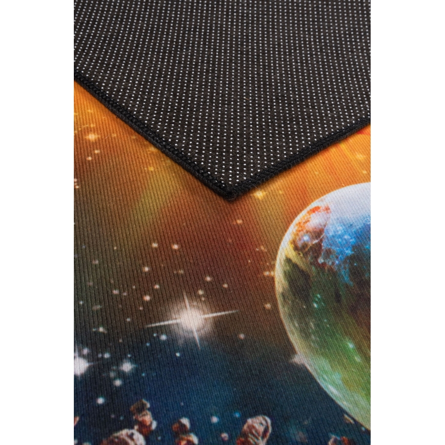 Tapis antidérapant pour enfants PRINT 3D 120x160 cm motif planètes/multicolore