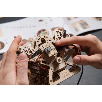 Ugears - 3D houten mechanische puzzel V8-motor
