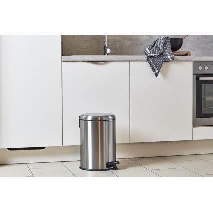 WENKO 22704100 - Poubelle LEMAN 30,5 x 44 cm en inox satiné/noir